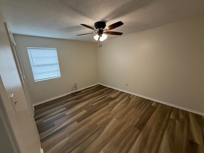 Photo - 12 Southland Ct