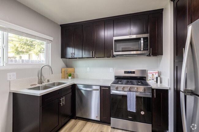 Interior Photo - Ladera Townhouse