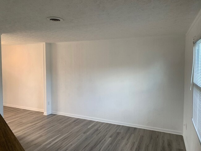 Photo - Flaming Manor Apartments Unit 5