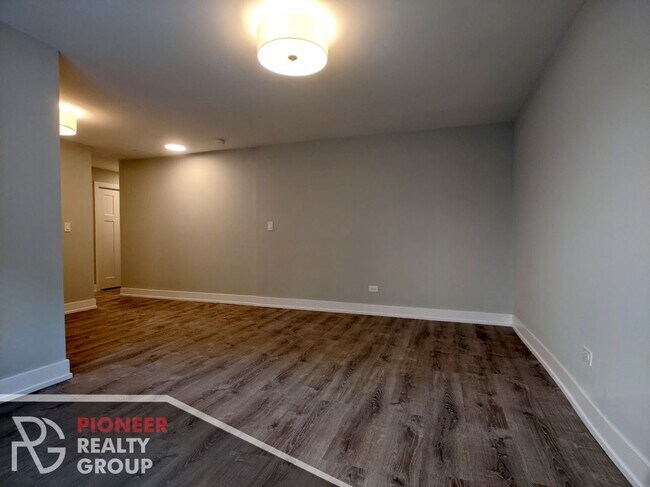445 W Barry Ave Unit 417