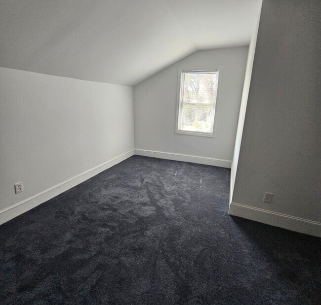 Photo - 619 W Bell St