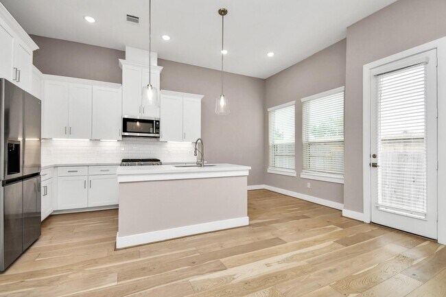 Photo - 304 Chobani Ln