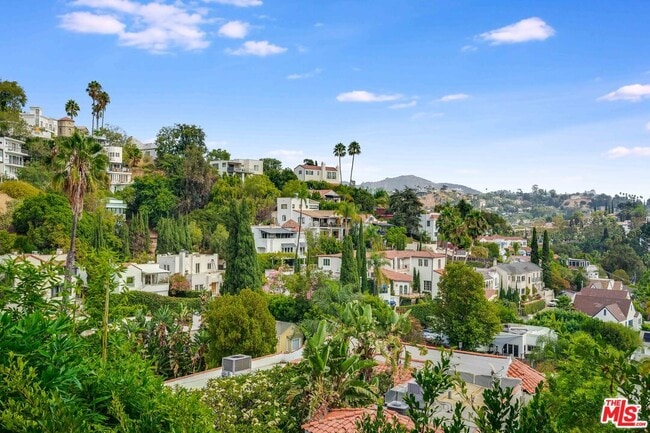 Photo - 2071 Glencoe Way