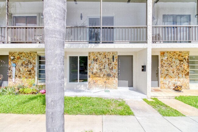 Photo - 5235 SW 40th Ave