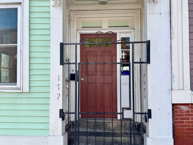Building Photo - 172 Bunker Hill St Unit 3