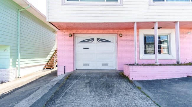 Photo - 653 St Francis Blvd