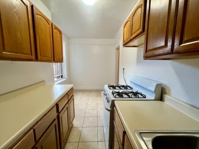 Photo - 1 bedroom in SUNNYSIDE NY 11104 Unit 2E
