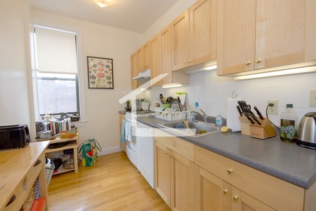 Photo - Impeccable Commonwealth Ave 2-bed, 1-bath Avail for 9/1!