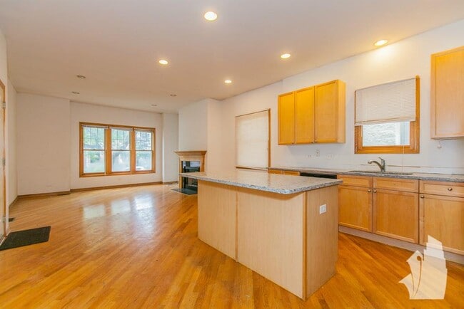 Building Photo - 2715 N Wayne Ave Unit 2715-1S