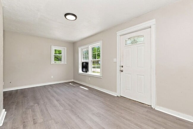 Photo - 550 Hensel Ave