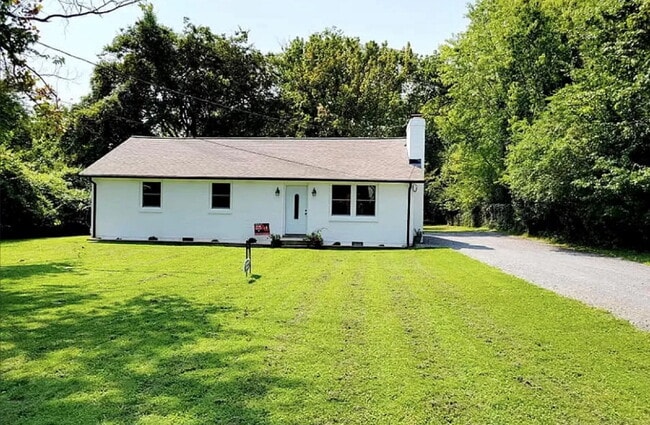 Building Photo - 106 Robinhood Cir