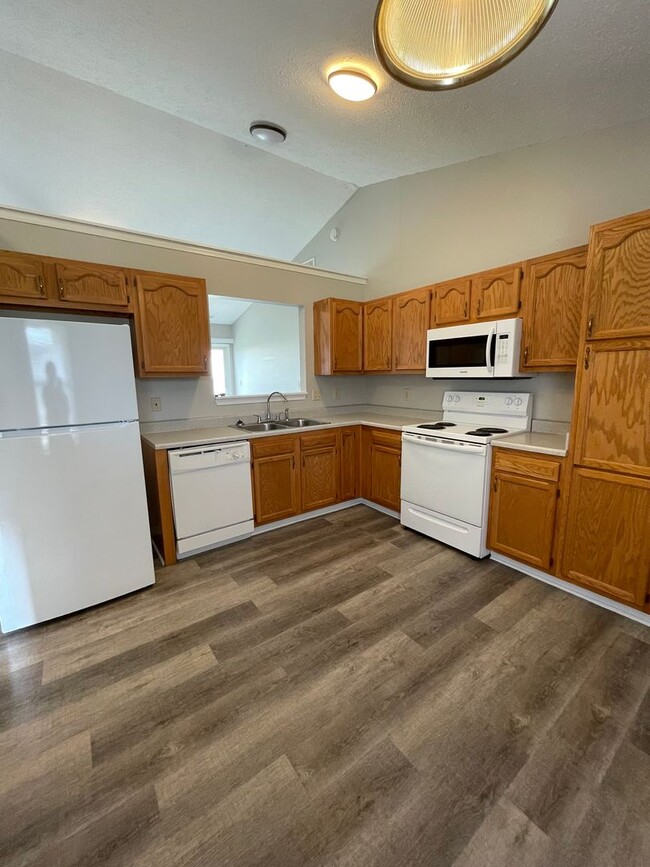 Photo - 3 Bedroom Single Family Home - Burnett Creek School District