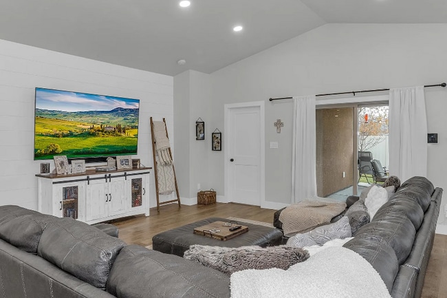 Photo - 205 Kelso Mesa Dr