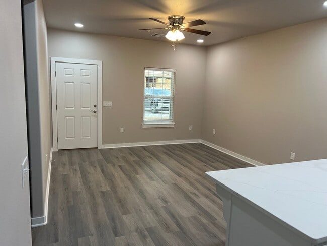 Photo - 923 Callie Ave Unit 2