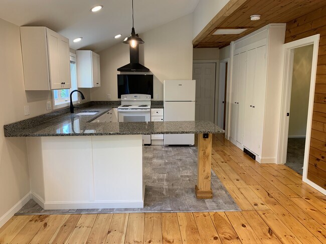 Kitchen, pantry, Bedroom1 doorway, laundry closet, bedroom2 doorway - 42 Mast Rd Unit 42A