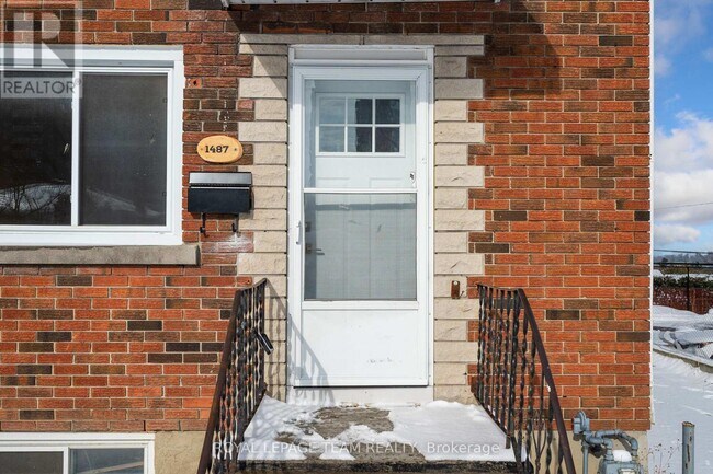 Photo - 1487 Morisset Ave