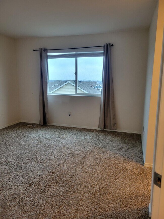 Cozy 4 bd 2.5 bath in Lakeland Hills Rental House Rental in Auburn