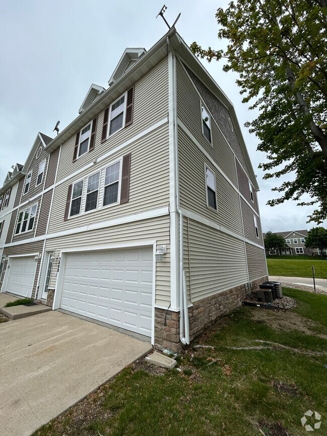 Building Photo - 3008 SW Sharmin Ln Unit 3008 SW Sharmin Ln, Ankeny Rental