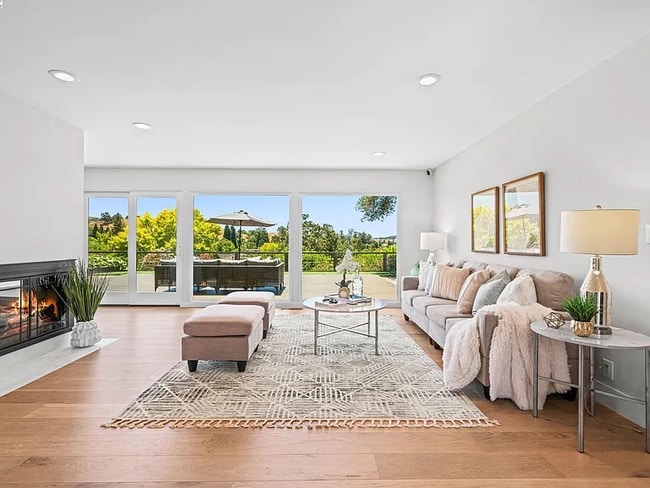 Photo - 627 E Angela St