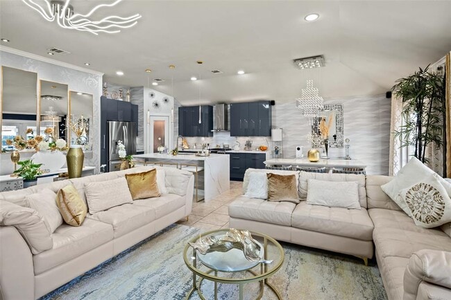 Photo - 355 Evening Star