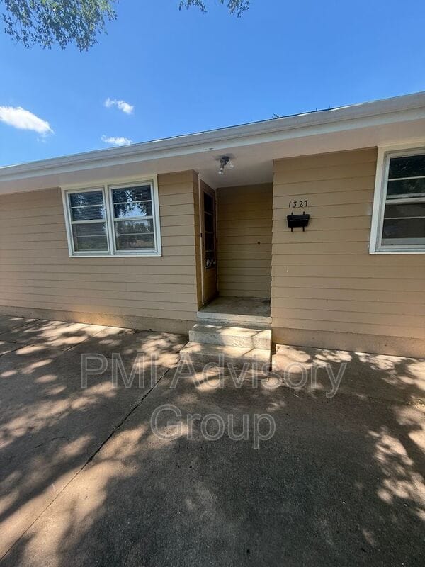 Photo - 1327 NE Winfield Ave House