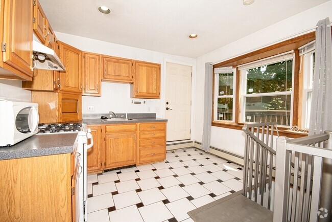 Building Photo - 703 E Broadway Unit 1 Rental
