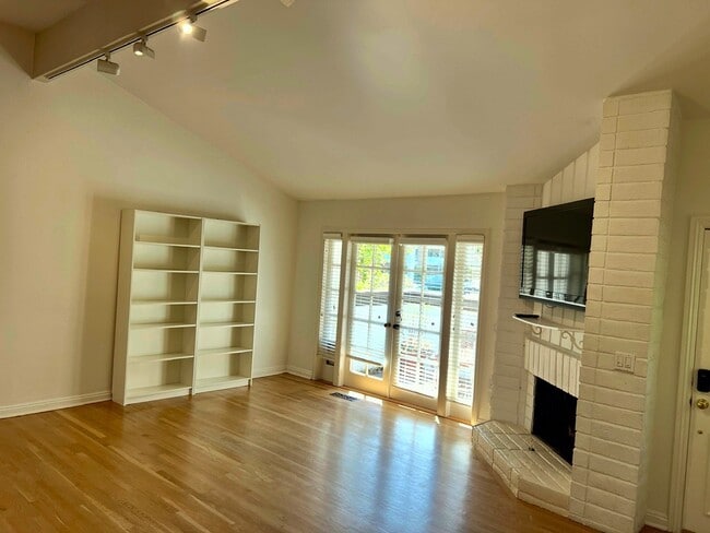 Photo - 1586 Palisades Dr
