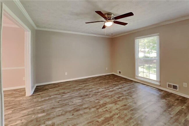 Photo - 1308 Chesapeake Dr SW