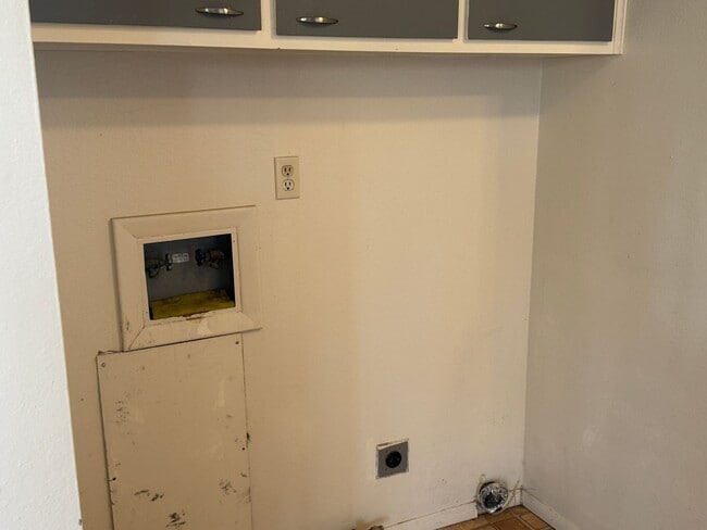 Photo - 2 Bedroom 1 Bathroom Townhouse in North Valley!  Refrigerated air! Ground Floor!