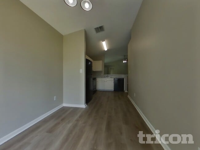 Photo - 3239 Kelling St