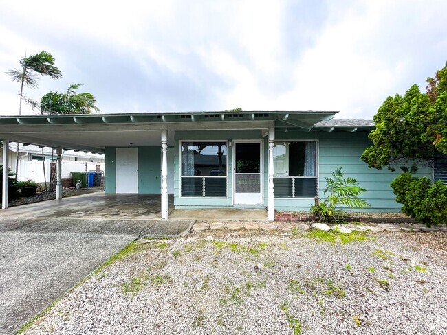 Building Photo - Pet Friendly 4/2 Kailua Home with Huge Yar...