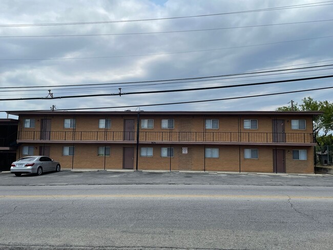 Building Photo - 805 W Hallmark Ave Rental