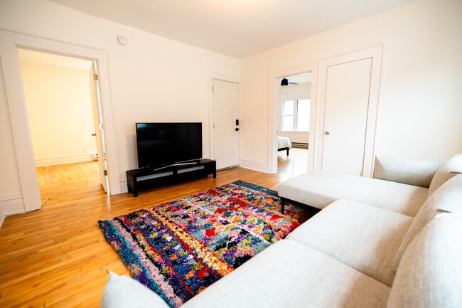 Building Photo - 1126 Jefferson St NE Unit #2