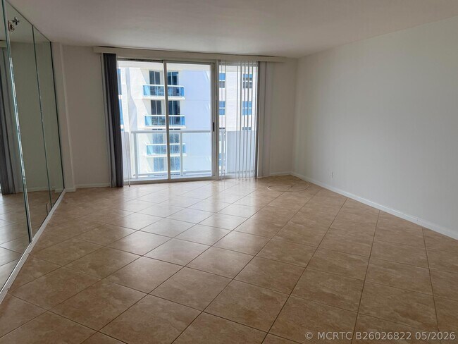 Photo - 9195 Collins Ave Unit 913