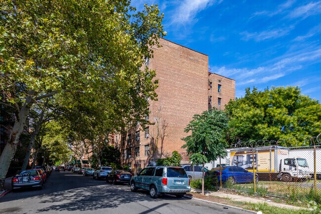 Photo - 285 E 35th St