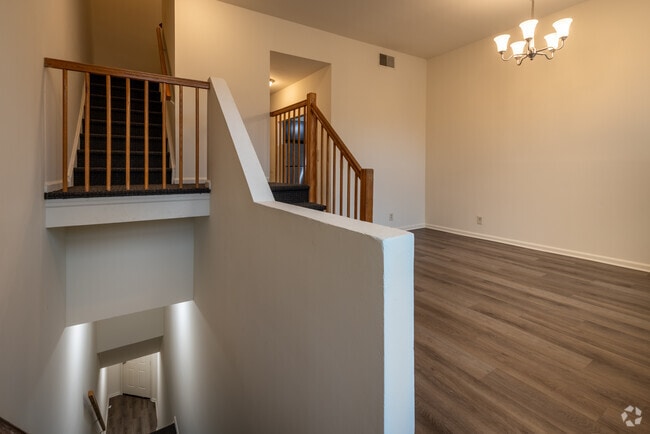 2BR, 1.5BA - 1,200-2,000SF
