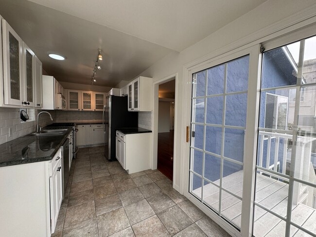 Photo - Stunning 2 Bedroom and 2 Bathroom Back House Available Now!