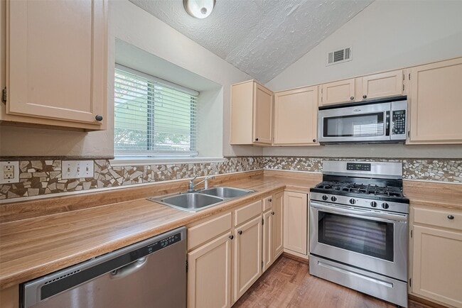Photo - 6907 Yardley Dr