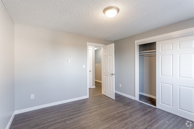 1BR, 1BA - 560 SF