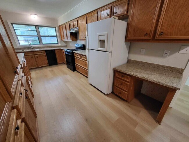 Photo - 706 Maple St