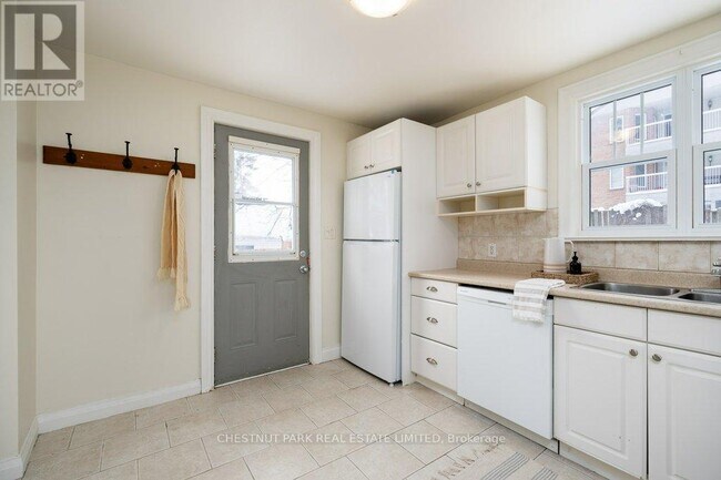 Photo - 31 Washburn St