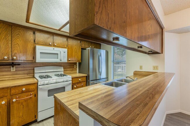 Photo - 800 Central Dr