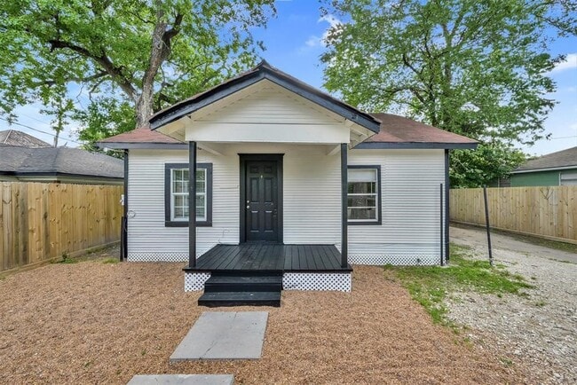 Photo - 4208 Delhi St