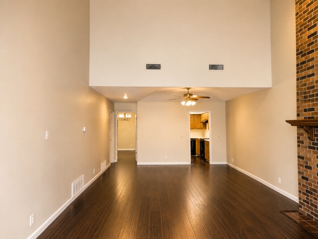 Photo - 126 Hollyhill Ln