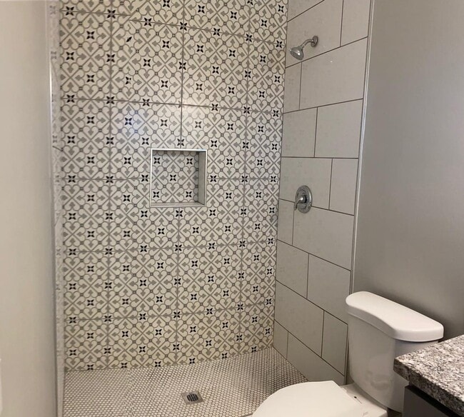 Photo - 260 W 24th St