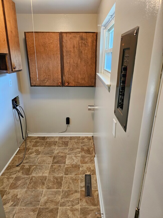 Photo - 433 Hiler Rd