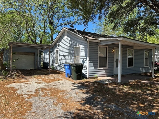 Photo - 908 Pecan St