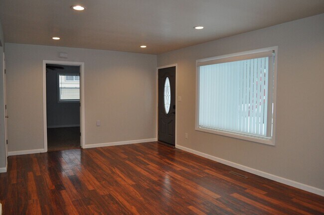 Photo - Goregeous 4 Bed 2.5 Bath Home in East Grand Forks! Move in Ready!