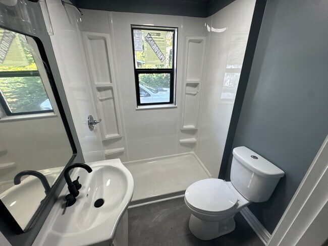 Photo - 230 W 29th St