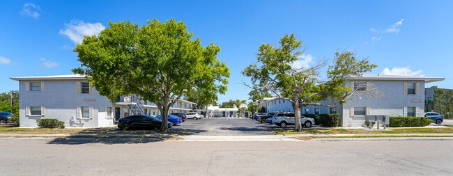 Regatta Royale Apartments